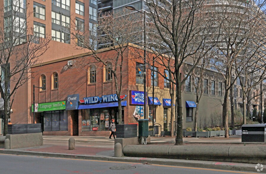 431-433 Yonge St, Toronto, ON for sale - Primary Photo - Image 1 of 1