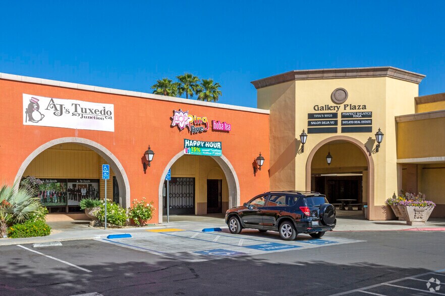 5091 N Fresno St, Fresno, CA à louer - Photo du bâtiment - Image 2 de 6