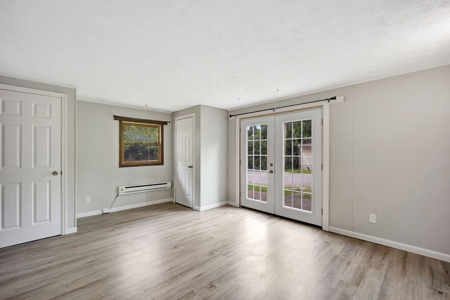 319 N Elm St, Oxford, OH for sale - Interior Photo - Image 3 of 8
