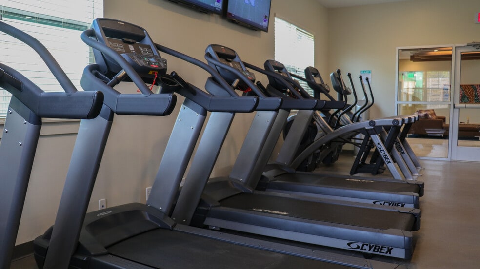 7112 NY-104, Oswego, NY à vendre - Photo du bâtiment - Image 2 de 12