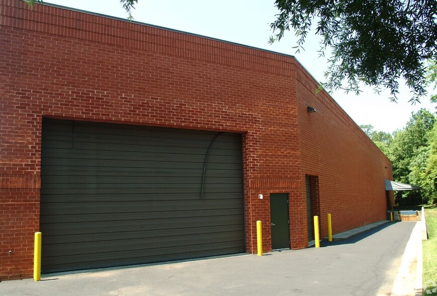 3946 Deep Rock Rd, Richmond, VA for sale - Building Photo - Image 2 of 5