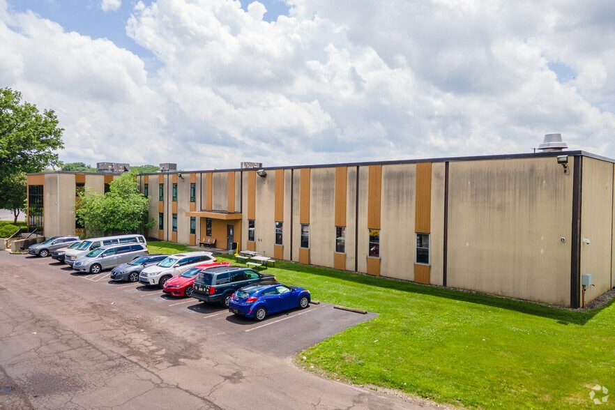 1100 Schwab Rd, Hatfield, PA for lease - Building Photo - Image 2 of 8