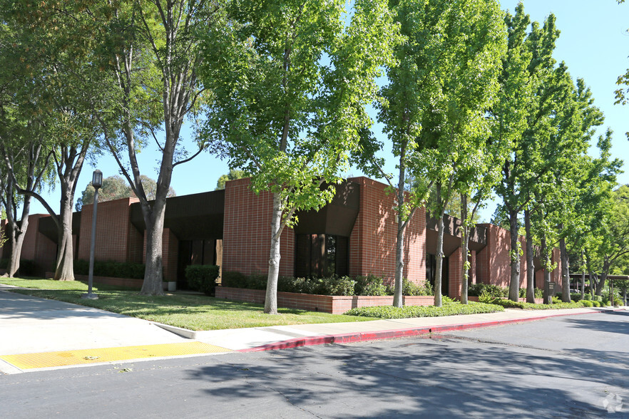 400-404 N Wiget Ln, Walnut Creek, CA for lease - Building Photo - Image 1 of 4