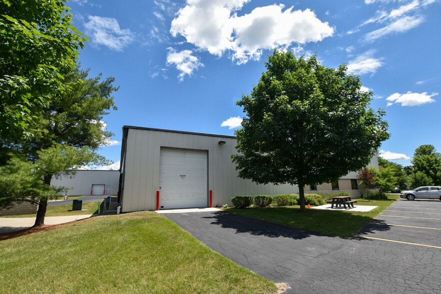 1120-1136 Baker Rd, Dexter, MI for lease - Building Photo - Image 3 of 4