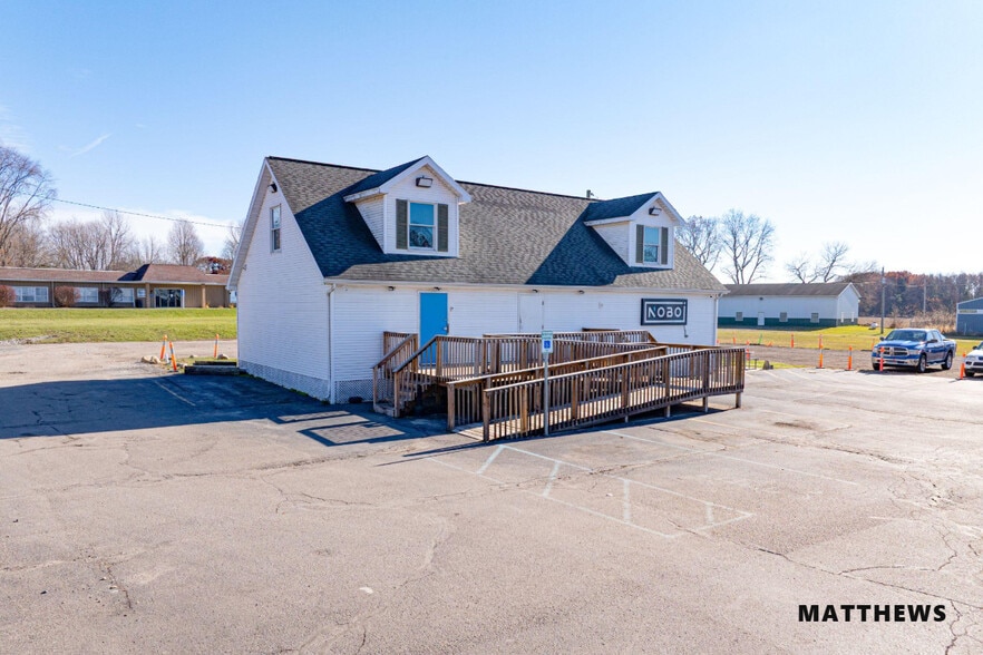 69411 M-62, Edwardsburg, MI à vendre - Photo du bâtiment - Image 2 de 3