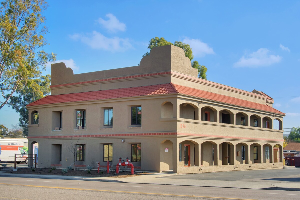 1236 Main St, Ramona, CA à louer Photo du bâtiment- Image 1 de 8