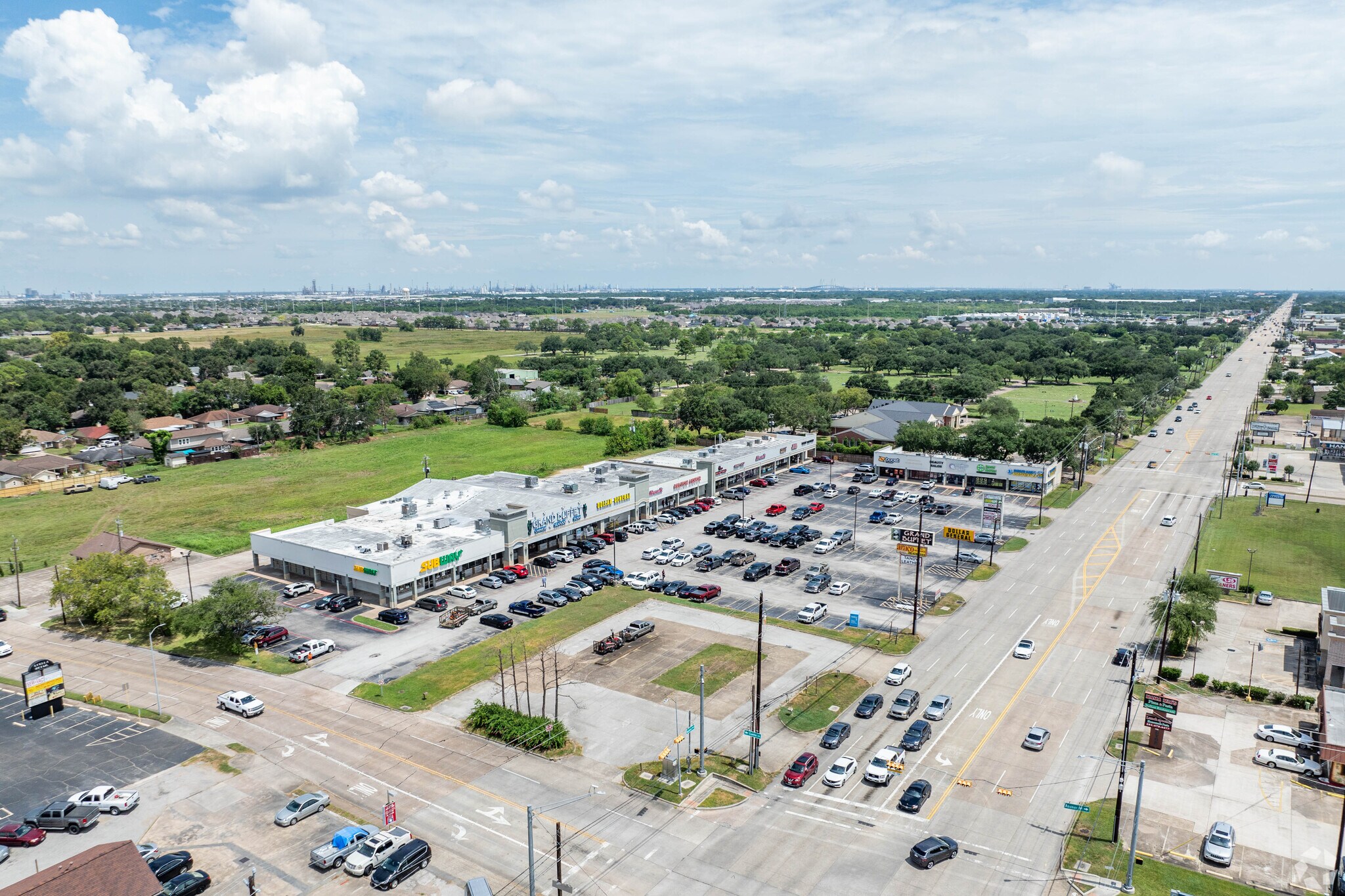 8301 Spencer Hwy, Deer Park, TX à louer Aérien- Image 1 de 6