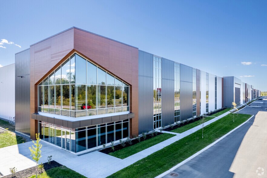30 Ecoparc Chateauguay, Châteauguay, QC à louer - Photo du bâtiment - Image 2 de 5