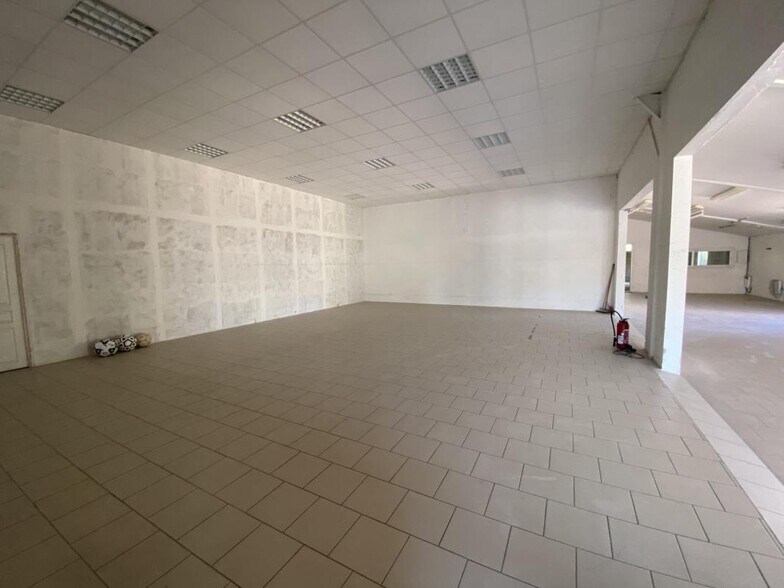 Industrial in Saint-Aubin-sur-Gaillon for sale - Interior Photo - Image 3 of 19