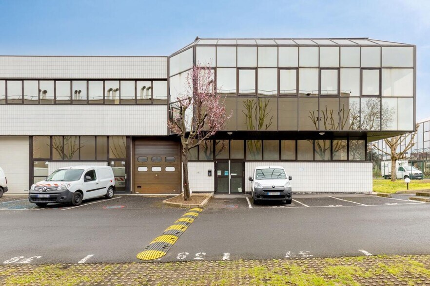 Flex dans Nanterre à louer - Photo du bâtiment - Image 2 de 9