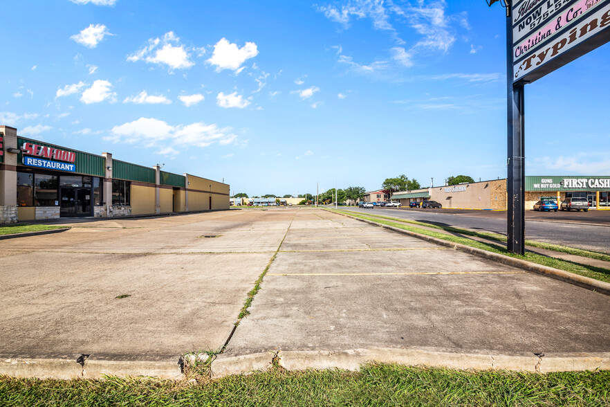 4202 N Navarro St, Victoria, TX for sale - Building Photo - Image 3 of 48