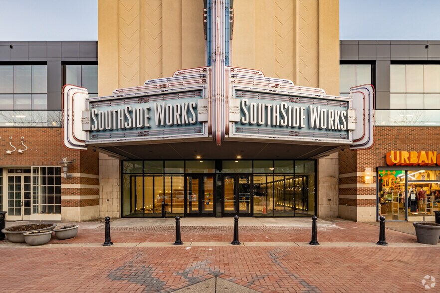 425 Cinema Dr, Pittsburgh, PA for lease - Building Photo - Image 2 of 7