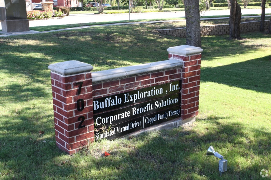 702 S Denton Tap Rd, Coppell, TX for lease - Building Photo - Image 3 of 7