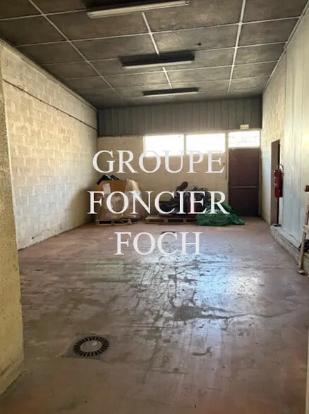 Flex in Saint-Genis-Laval for lease - Building Photo - Image 2 of 8