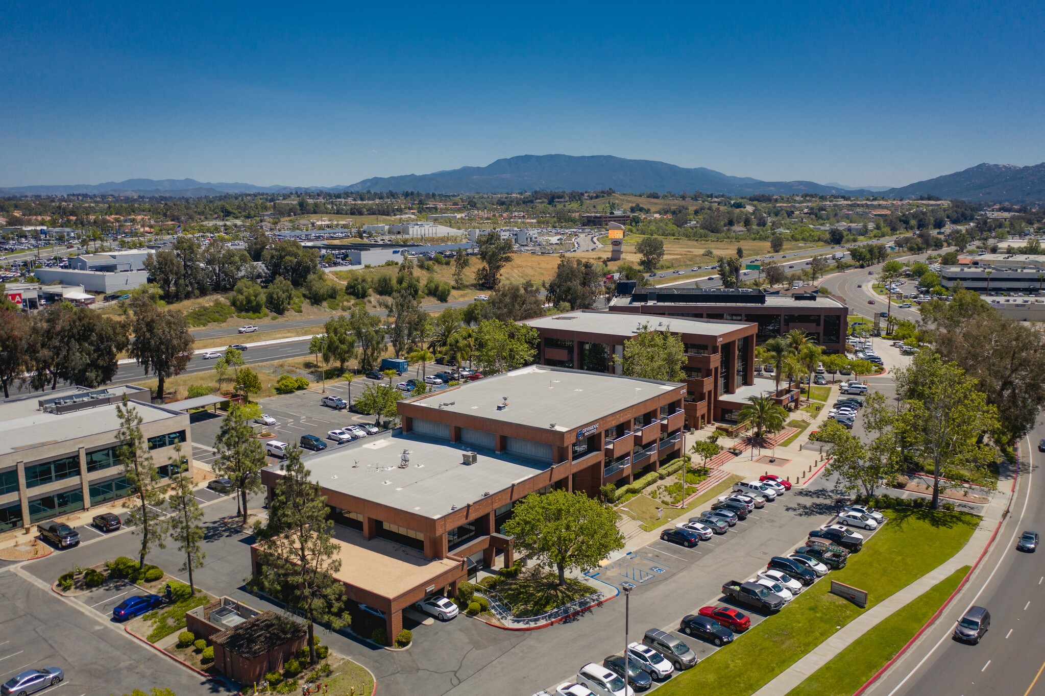 27710 Jefferson Ave, Temecula, CA à louer Photo du bâtiment- Image 1 de 4