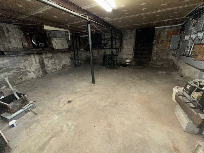 219-09 Hempstead Ave, Queens Village, NY à louer - Photo du bâtiment - Image 3 de 9