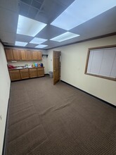 5205 N Ironwood Ln, Milwaukee, WI for lease Interior Photo- Image 2 of 6