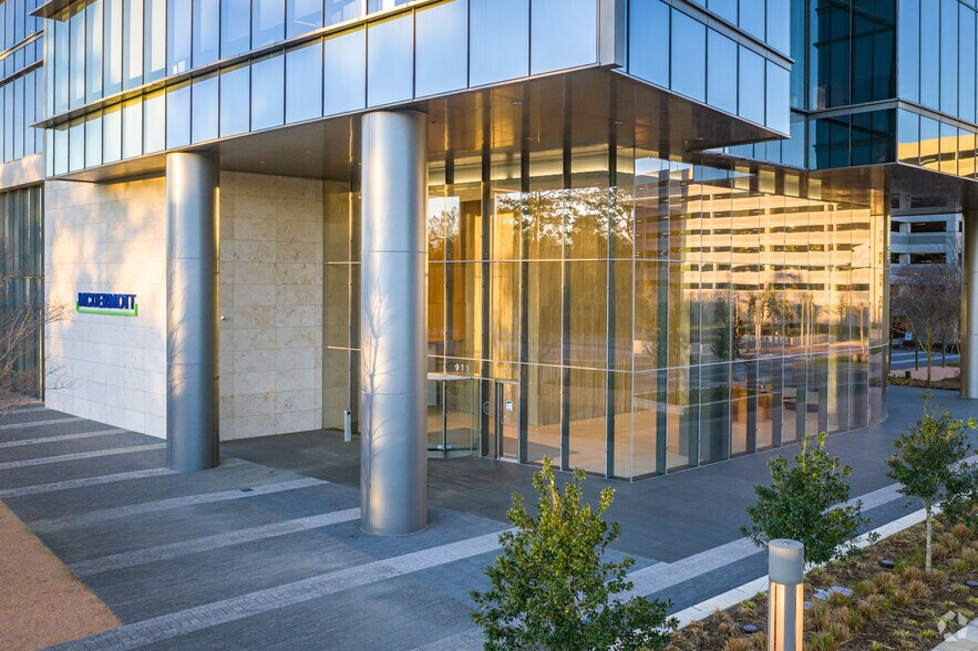 915 N Eldridge Pky, Houston, TX à louer - Photo du bâtiment - Image 3 de 5