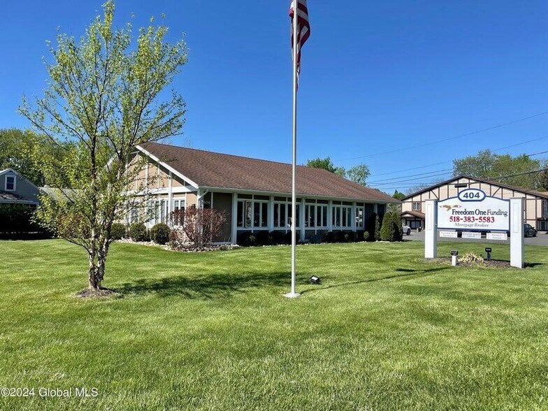 404 Troy Schenectady Rd, Latham, NY à louer - Photo du bâtiment - Image 1 de 36