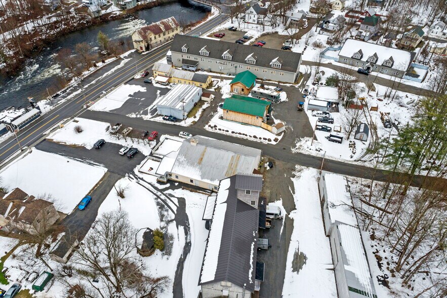 The River Street Portfolio portfolio of 2 properties for sale on LoopNet.ca - Building Photo - Image 2 of 19