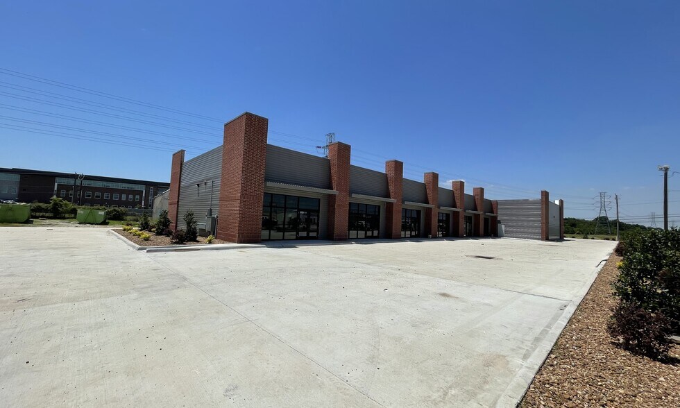 3320 N Main St, Baytown, TX for lease - Building Photo - Image 3 of 10