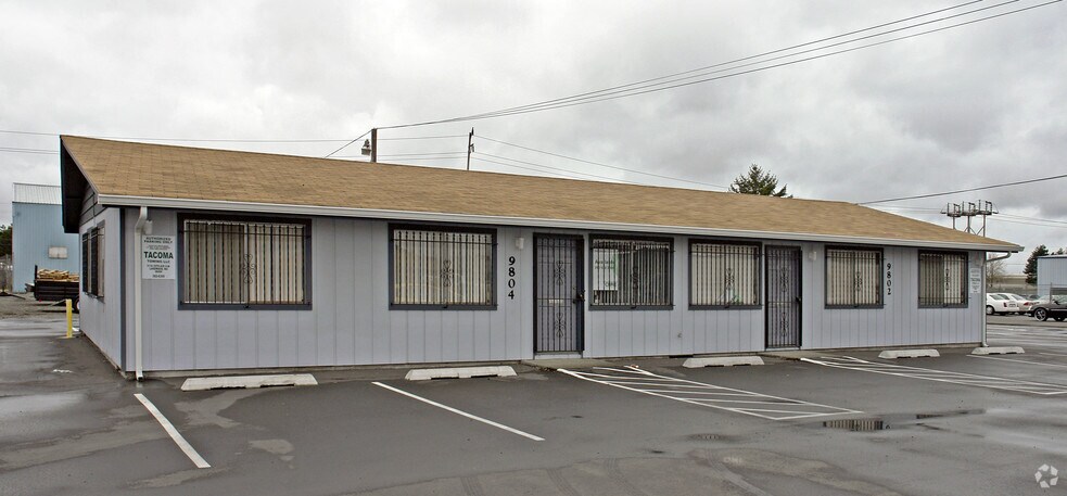LAKEWOOD INVESTMENT ASSEMBLAGE portefeuille de 3 propriétés à vendre sur LoopNet.ca - Photo du bâtiment - Image 1 de 3
