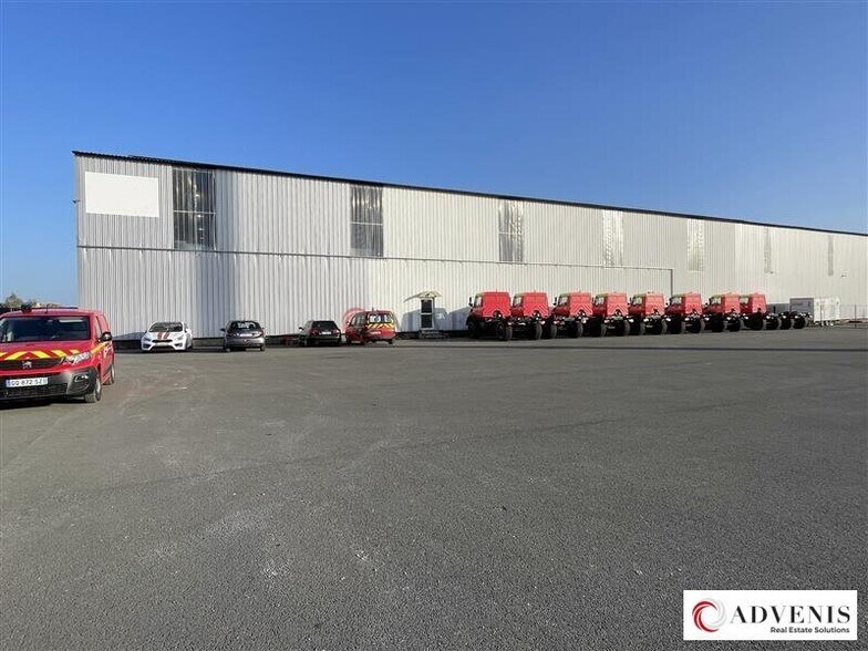 Industrial in Bassens for lease - Building Photo - Image 2 of 8
