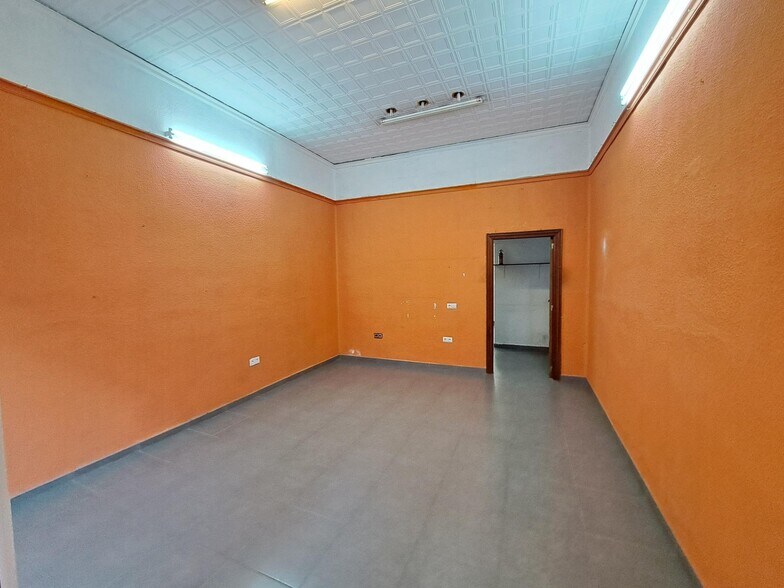 Retail in Alzira, Valencia for lease - Interior Photo - Image 3 of 9