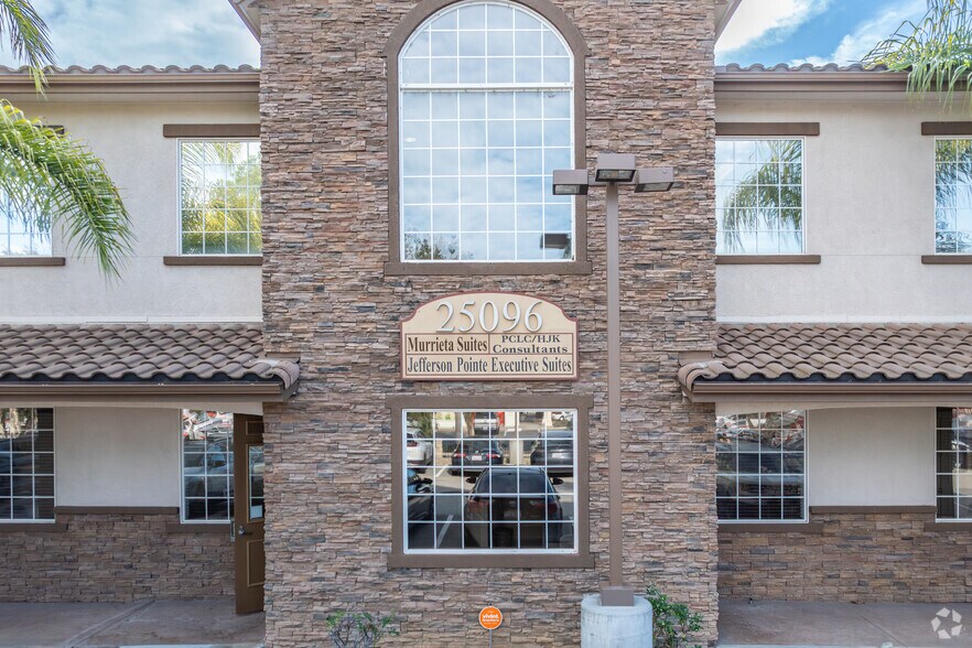 25096 Jefferson Ave, Murrieta, CA à louer - Photo du bâtiment - Image 2 de 4