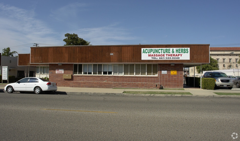 2010-2020 17th St, Bakersfield, CA à louer - Photo du bâtiment - Image 2 de 3