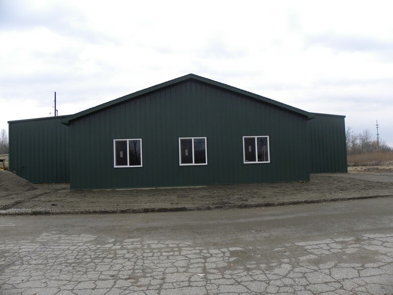 2376 Wadhams Rd, Kimball Township, MI à vendre - Photo du bâtiment - Image 2 de 4