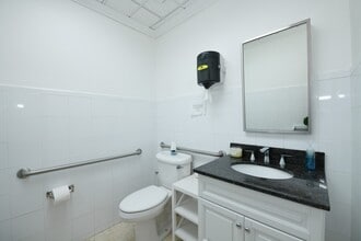 5220 S University Dr, Davie, FL à louer Photo intérieure- Image 2 de 9