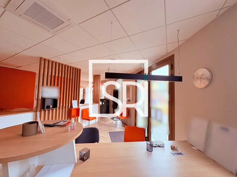Office in Clermont-Ferrand for lease - Building Photo - Image 2 of 10