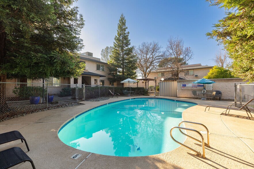 2351 Victor Ave, Redding, CA à vendre - Photo du bâtiment - Image 2 de 19