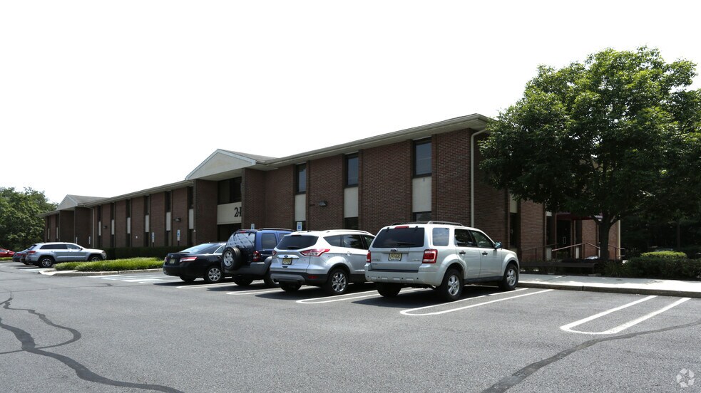 196 Princeton Hightstown Rd, West Windsor, NJ à louer - Photo du bâtiment - Image 3 de 3