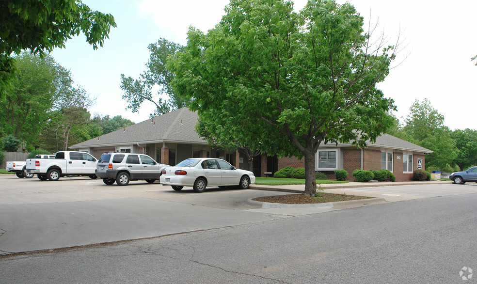 543 Lawrence Ave, Lawrence, KS for lease - Building Photo - Image 3 of 5