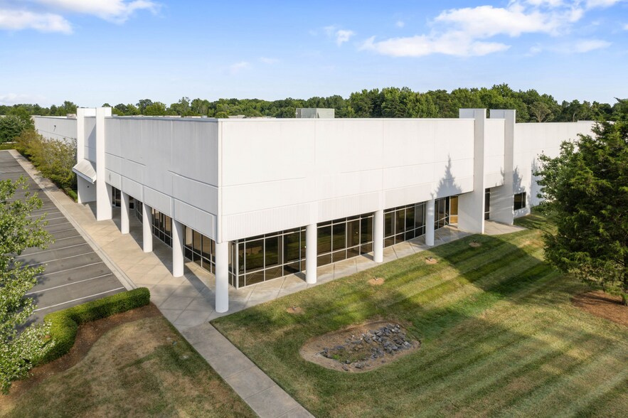 12730 Virkler Dr, Charlotte, NC for lease - Building Photo - Image 1 of 9
