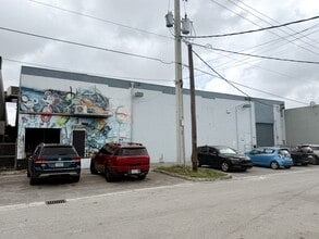 870 W 25th St, Hialeah, FL for lease Interior Photo- Image 1 of 7