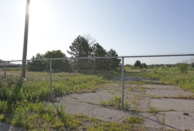 More details for 420-468 S Service Rd E, Oakville, ON - Land for Lease