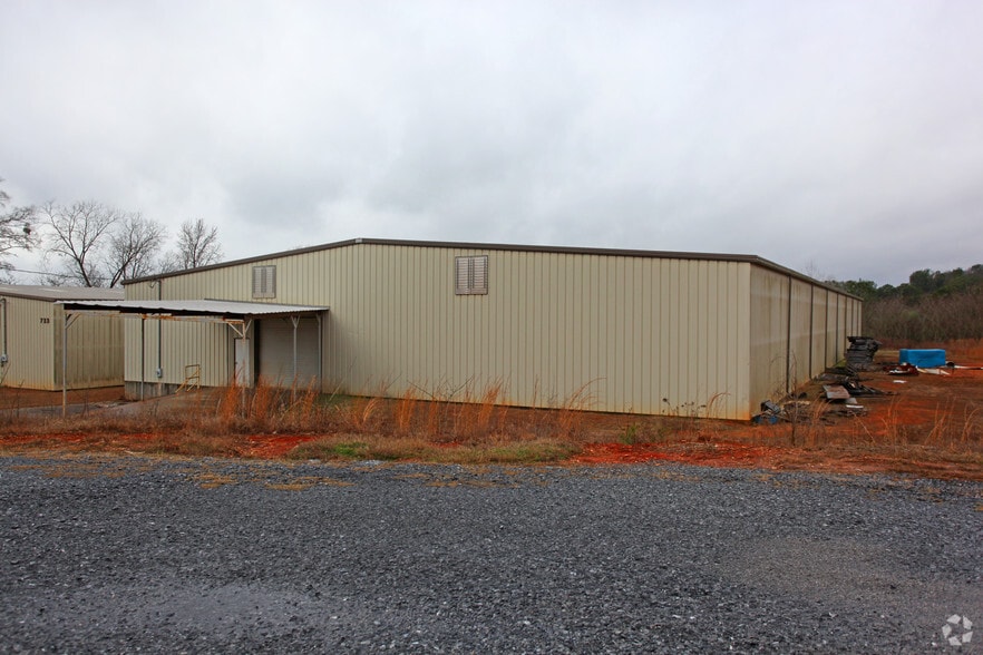 755 16th Ct, Alexander City, AL à vendre - Photo principale - Image 1 de 3