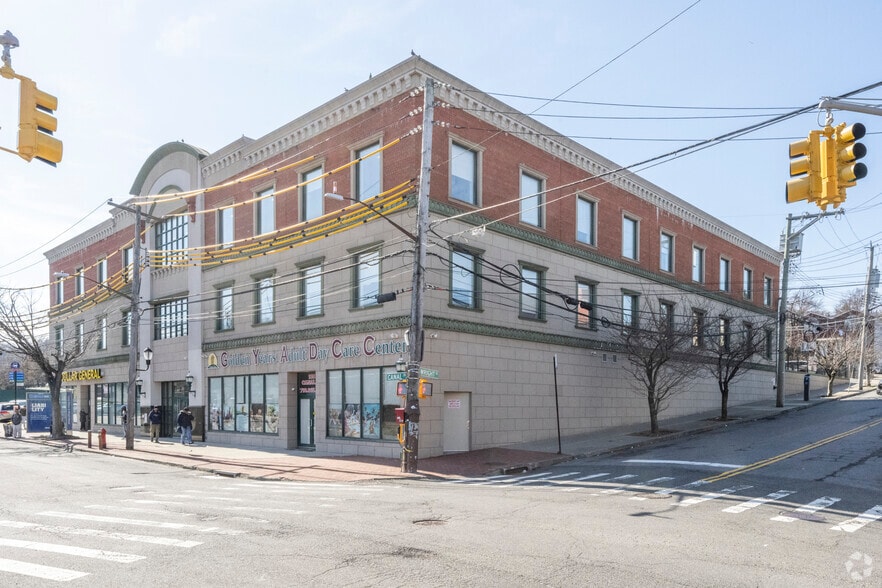 135-139 Canal St, Staten Island, NY for sale - Building Photo - Image 2 of 6