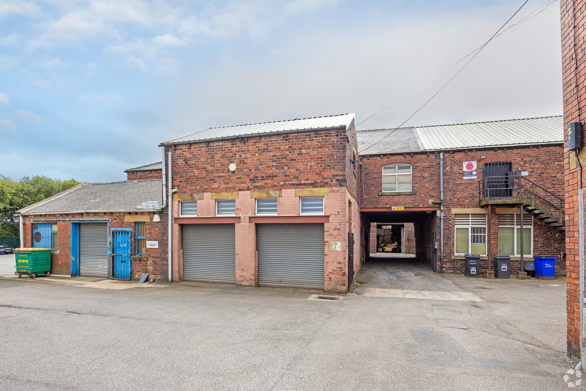 Asquith Av, Leeds for lease Primary Photo- Image 1 of 3