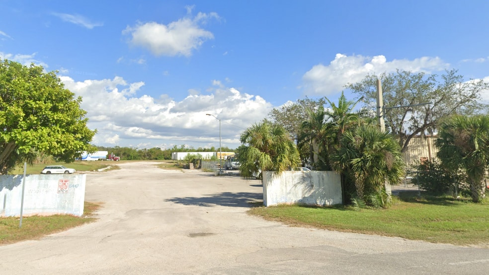 6445 33rd E st, Sarasota, FL for lease - Primary Photo - Image 1 of 11