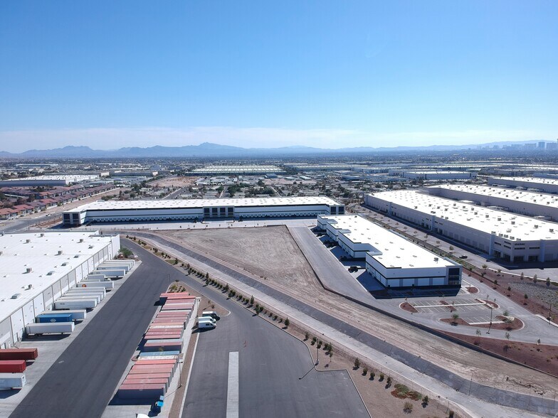 3732 Las Vegas Blvd N, Las Vegas, NV à louer - Photo du bâtiment - Image 2 de 9