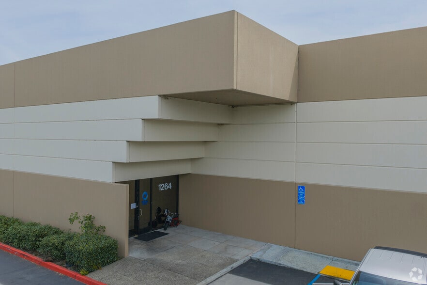 1264 Apollo Way, Santa Rosa, CA à louer - Photo du bâtiment - Image 3 de 8