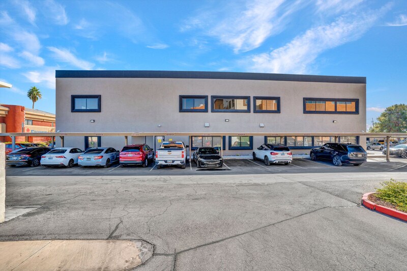 5420 W Sahara Ave, Las Vegas, NV à louer - Photo du bâtiment - Image 2 de 15