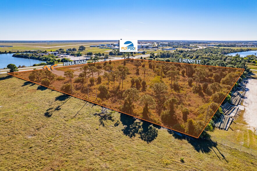 4001 Henry St, Punta Gorda, FL à vendre - Photo du bâtiment - Image 2 de 13