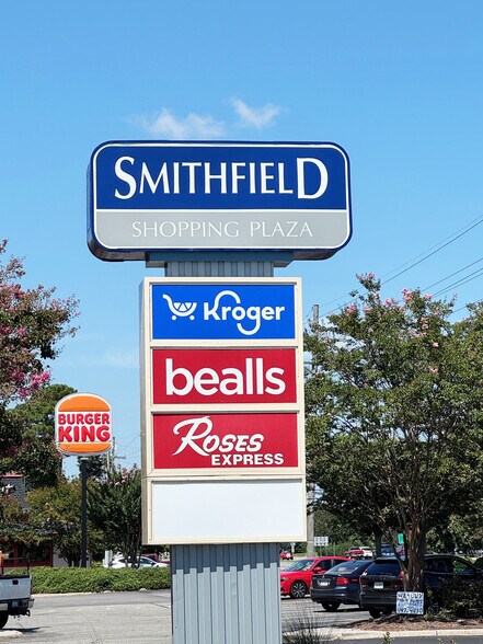 1248-1290 Smithfield Plz, Smithfield, VA à louer - Photo du bâtiment - Image 2 de 13