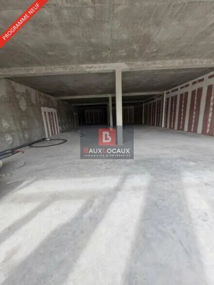 Retail in Éguilles for lease - Interior Photo - Image 2 of 5