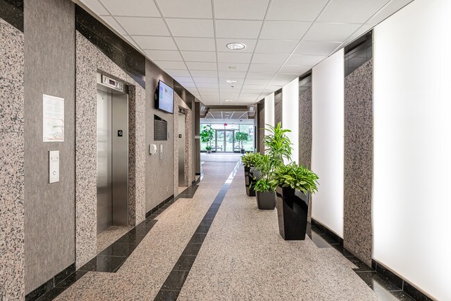 Plus de détails pour 303 Terry Fox Dr, Ottawa, ON - Bureau à louer